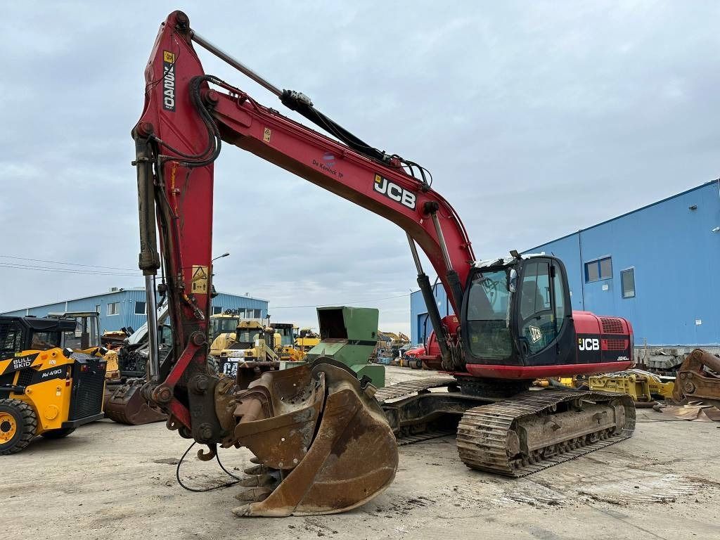 2010 JCB JS240NLC crawler excavator, front three-quarter view 2010 JCB JS240NLC crawler excavator, front three-quarter view