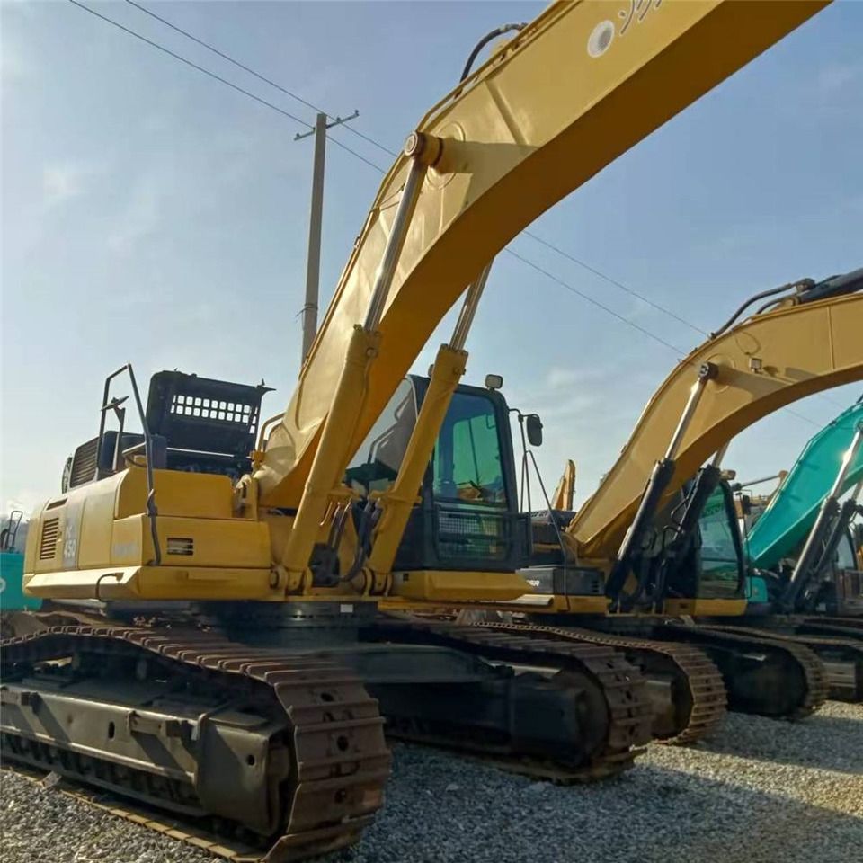 2023 Komatsu PC450-8 crawler excavator, side view 2023 Komatsu PC450-8 crawler excavator, side view