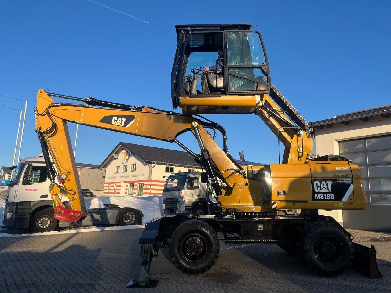 2013 Caterpillar M318D wheel excavator side view 2013 Caterpillar M318D wheel excavator side view