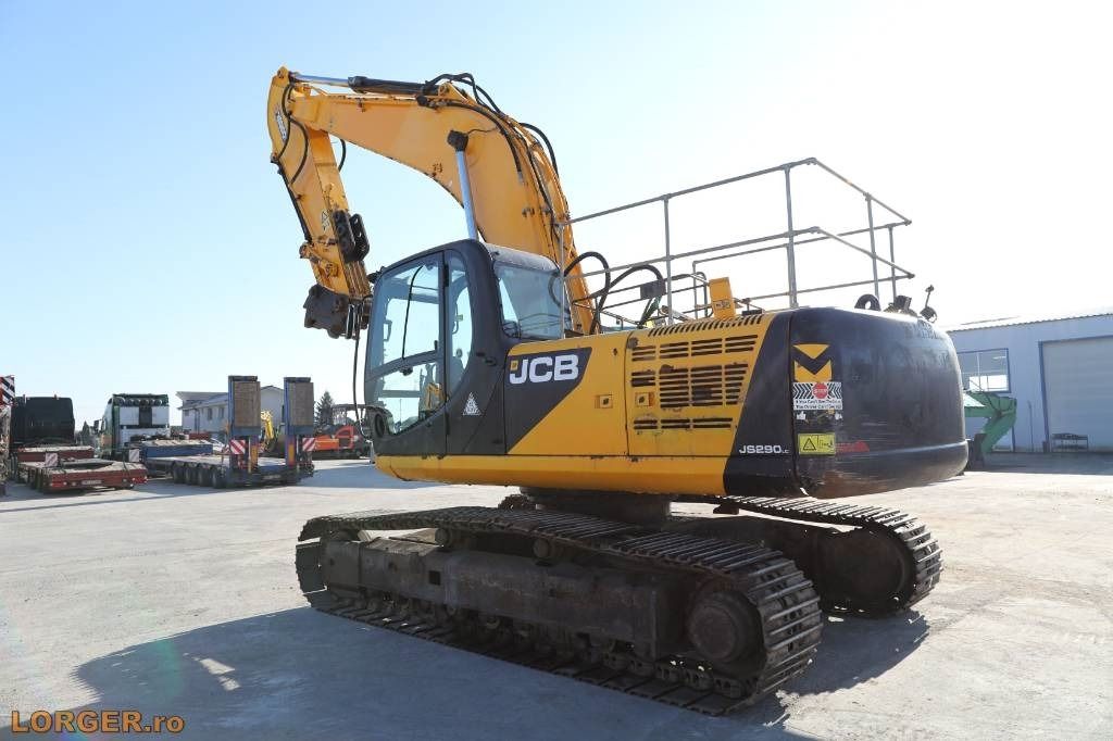 2014 JCB JS290LC crawler excavator, rear three-quarter view 2014 JCB JS290LC crawler excavator, rear three-quarter view