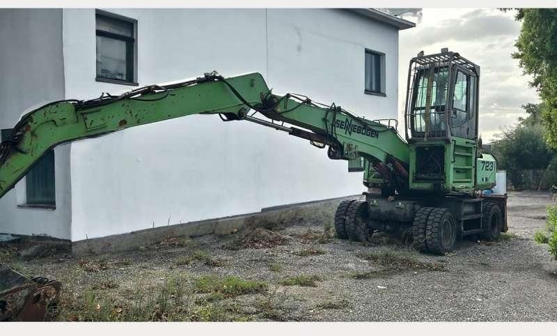 2008 Sennebogen 723 material handler, side profile view 2008 Sennebogen 723 material handler, side profile view