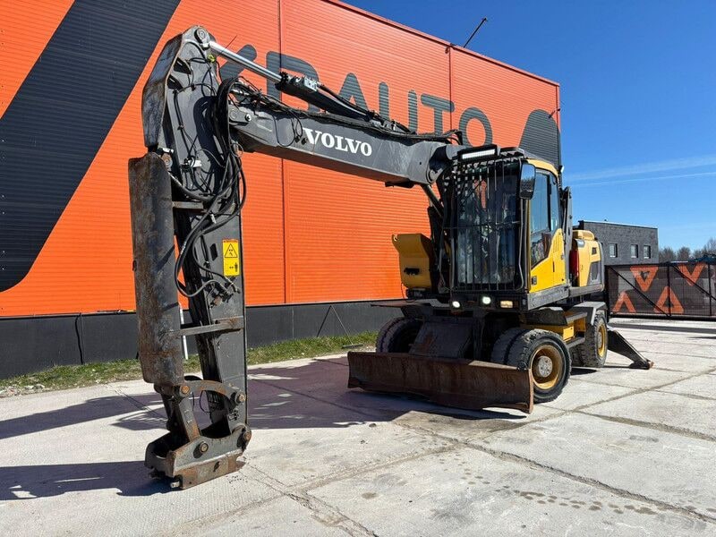2017 Volvo EW210D wheel excavator, front three-quarter view