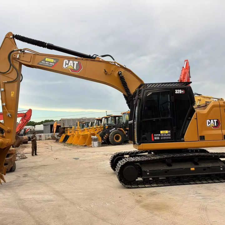 Escavadora de rastos Caterpillar 320GC de 2024, vista de perfil lateral Escavadora de rastos Caterpillar 320GC de 2024, vista de perfil lateral