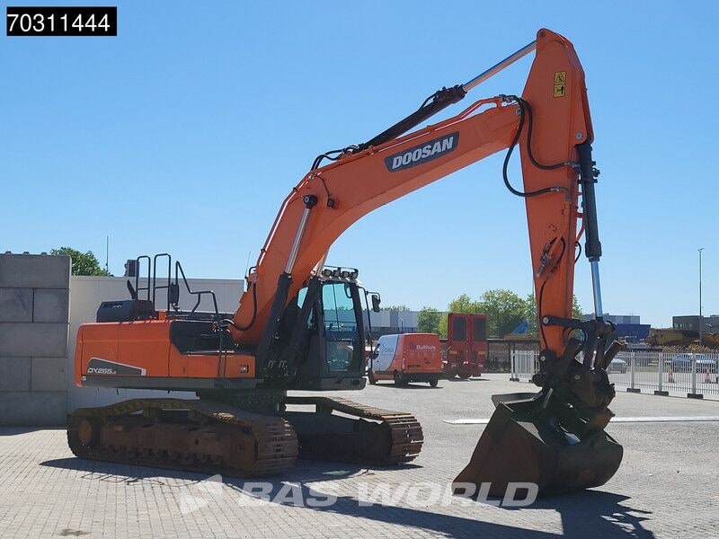 2016 Doosan DX255LC-5 crawler excavator, side view 2016 Doosan DX255LC-5 crawler excavator, side view