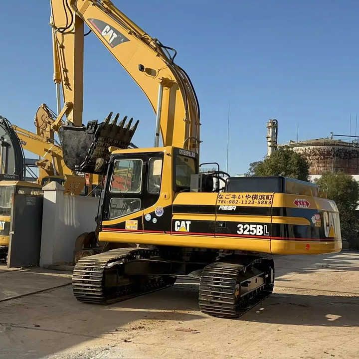 1996 Caterpillar 325BL crawler excavator, side view 1996 Caterpillar 325BL crawler excavator, side view