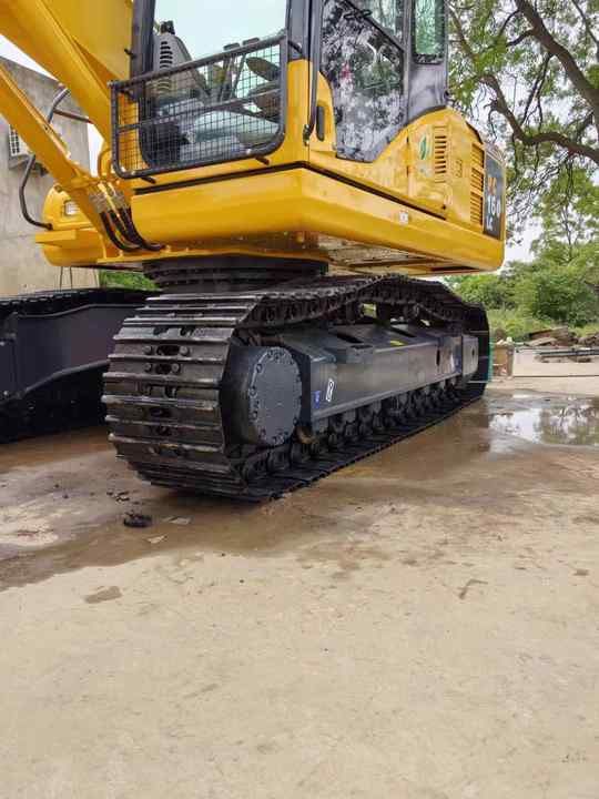 2022 Komatsu PC160 LC crawler excavator, side view of undercarriage