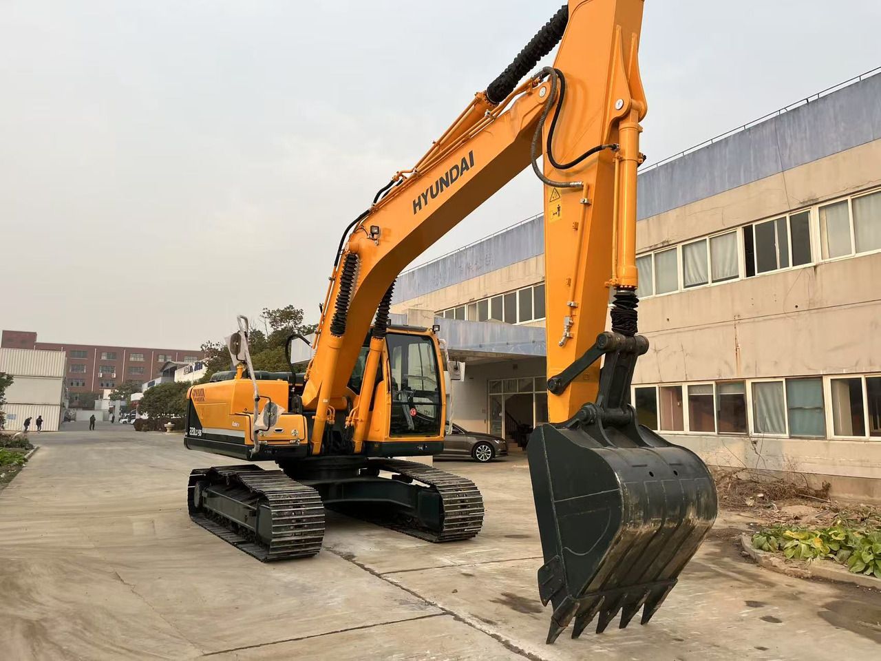 2022 Hyundai R220LC-9S crawler excavator, front three-quarter view 2022 Hyundai R220LC-9S crawler excavator, front three-quarter view