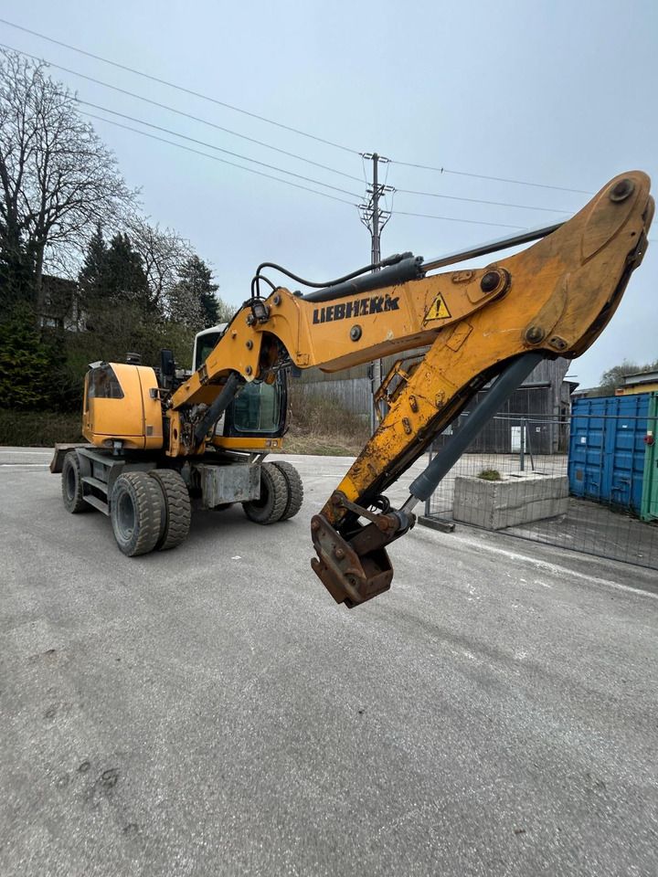 2018 Liebherr A910 COMPACT LITRONIC wheel excavator, side view
