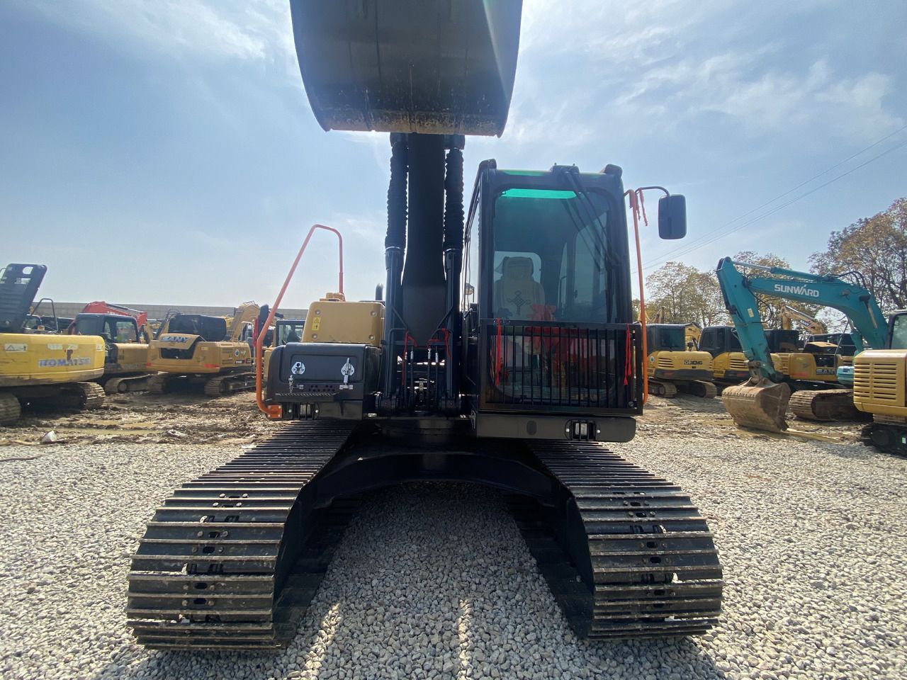 2022 Volvo EC140 crawler excavator, front view 2022 Volvo EC140 crawler excavator, front view