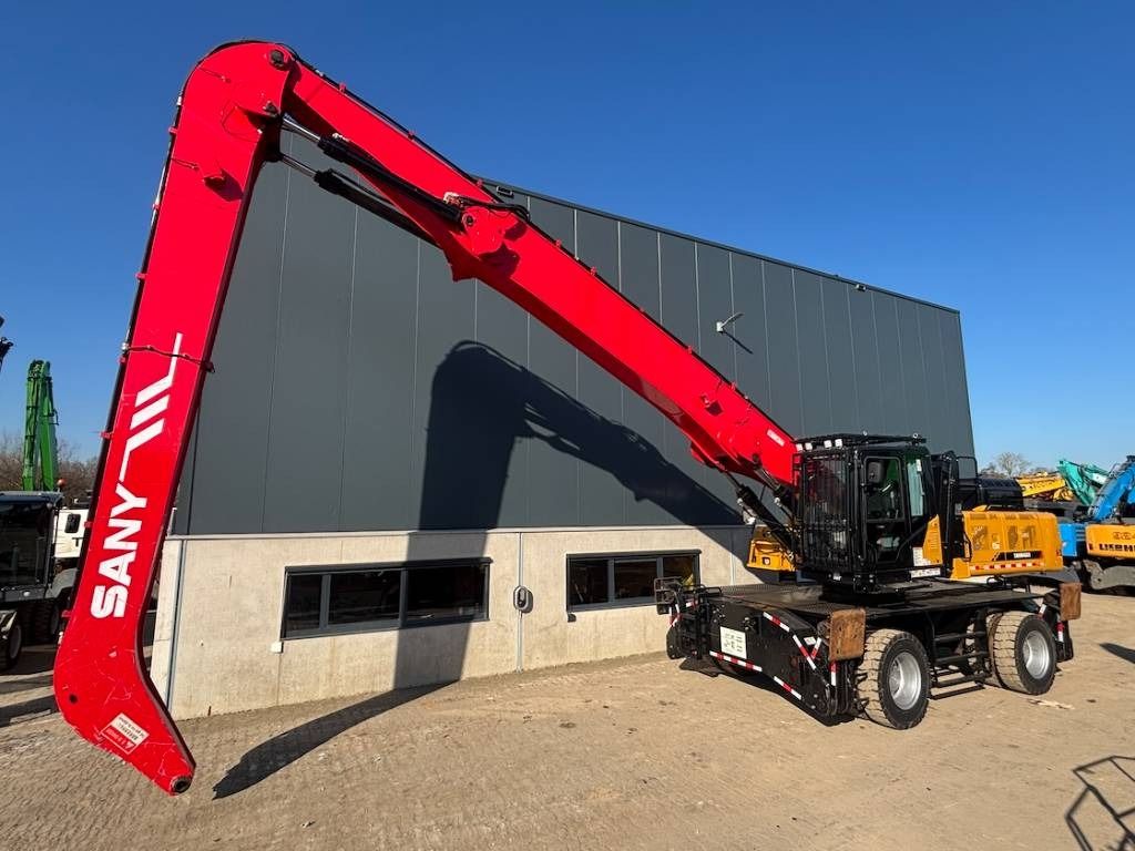 2024 Sany SMHW 48 G5 material handler, side view 2024 Sany SMHW 48 G5 material handler, side view