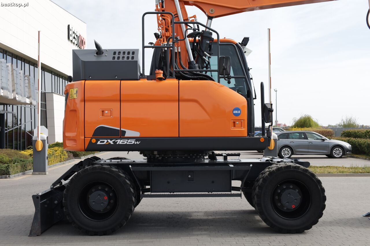 2020 Doosan DX165W-5 wheel excavator side view 2020 Doosan DX165W-5 wheel excavator side view