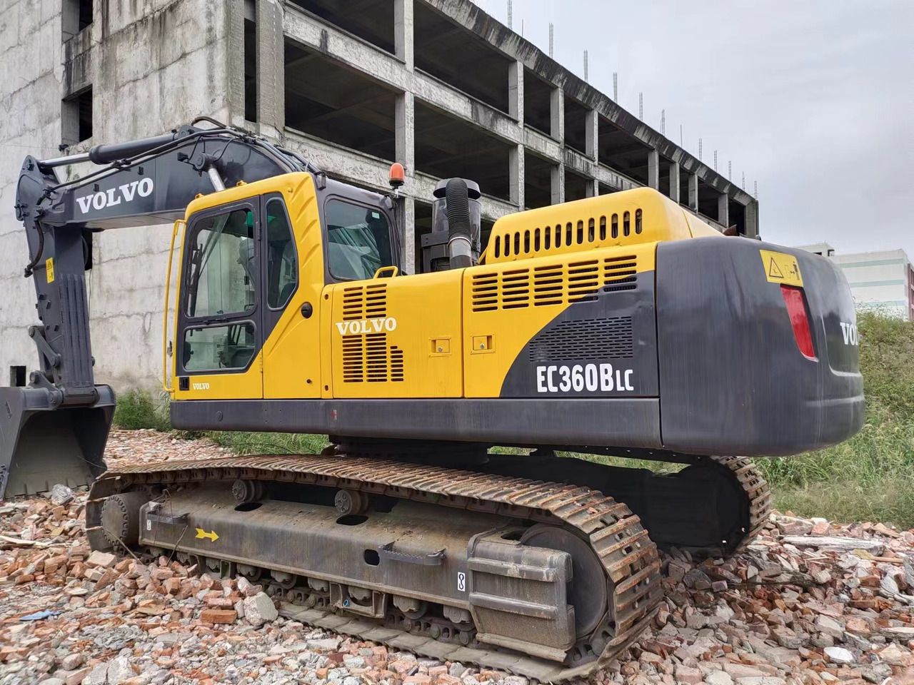 Volvo EC360BLC crawler excavator side view Volvo EC360BLC crawler excavator side view