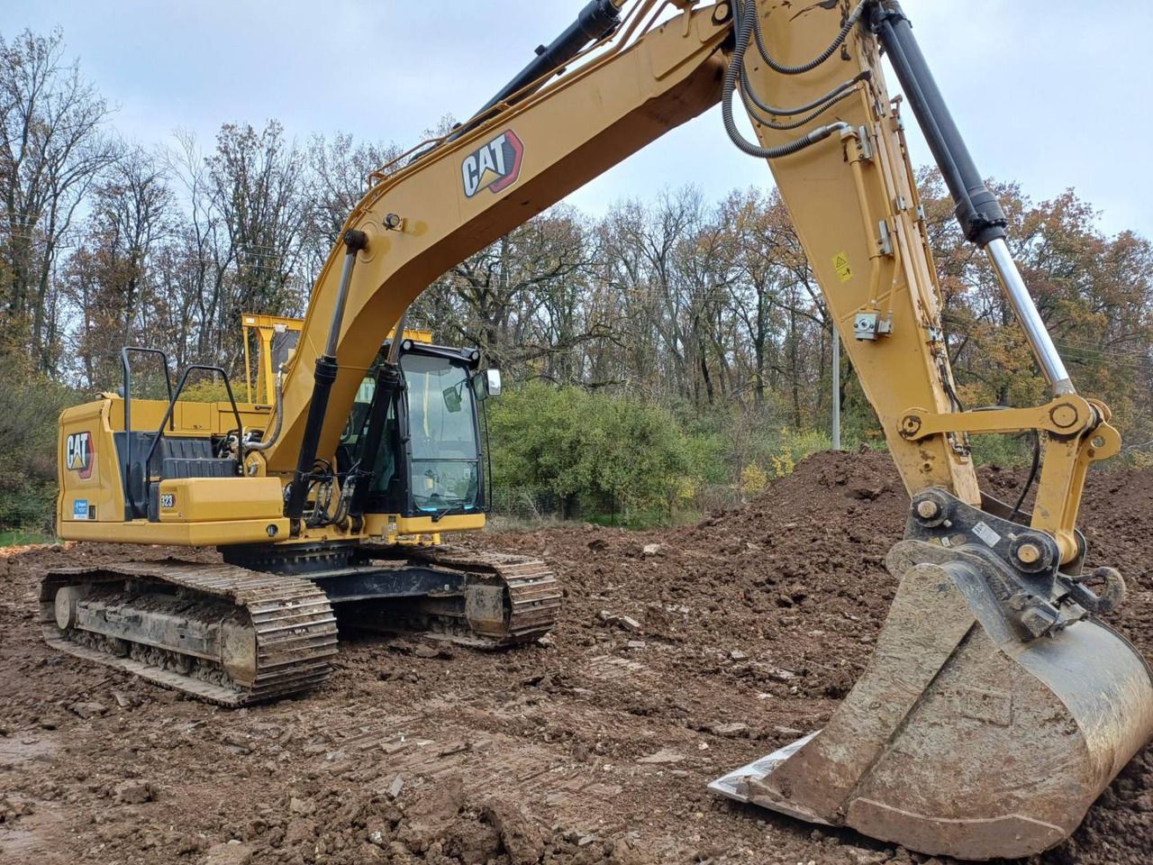 2024 Caterpillar 323-07 crawler excavator, side view 2024 Caterpillar 323-07 crawler excavator, side view