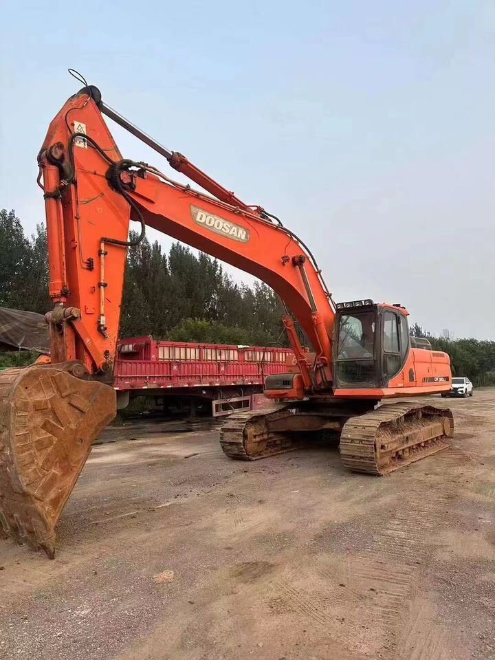 2023 Doosan DX380LC-9C excavator, side view 2023 Doosan DX380LC-9C excavator, side view