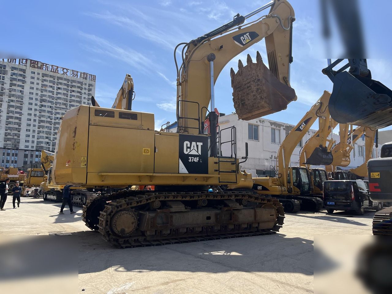 2017 Caterpillar 374FL crawler excavator, side view