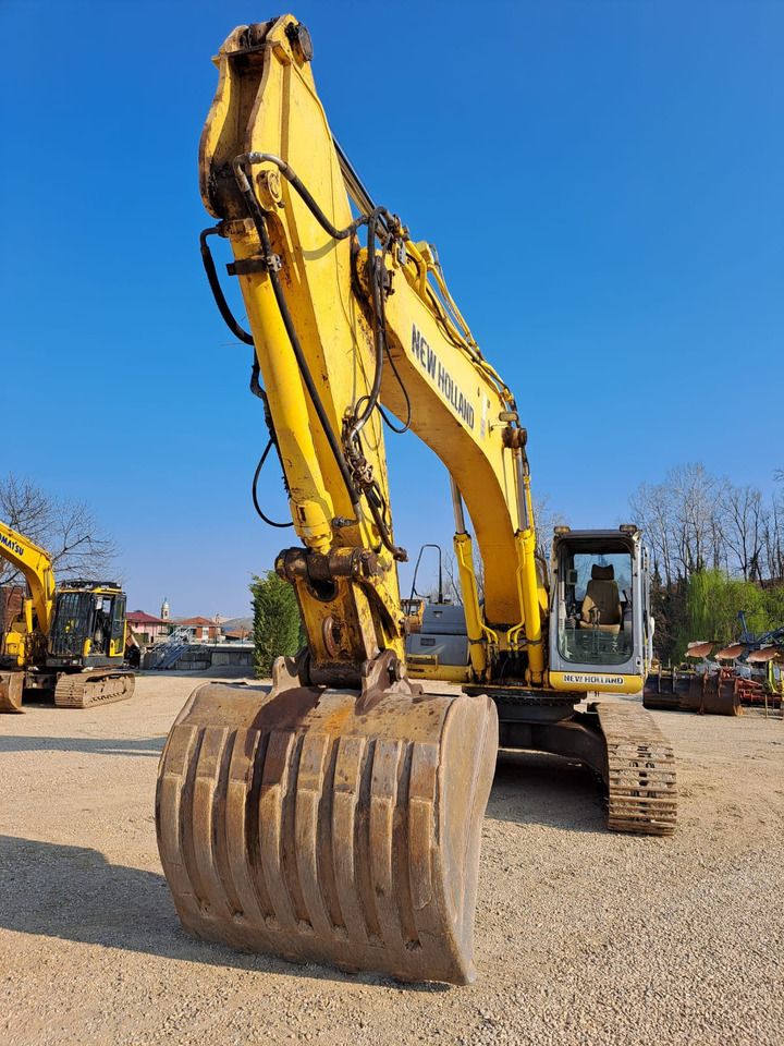 2008 New Holland E385B crawler excavator, front view 2008 New Holland E385B crawler excavator, front view