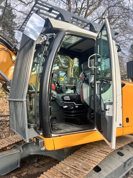 2021 Liebherr R914COMPACT S crawler excavator cab interior view 2021 Liebherr R914COMPACT S crawler excavator cab interior view
