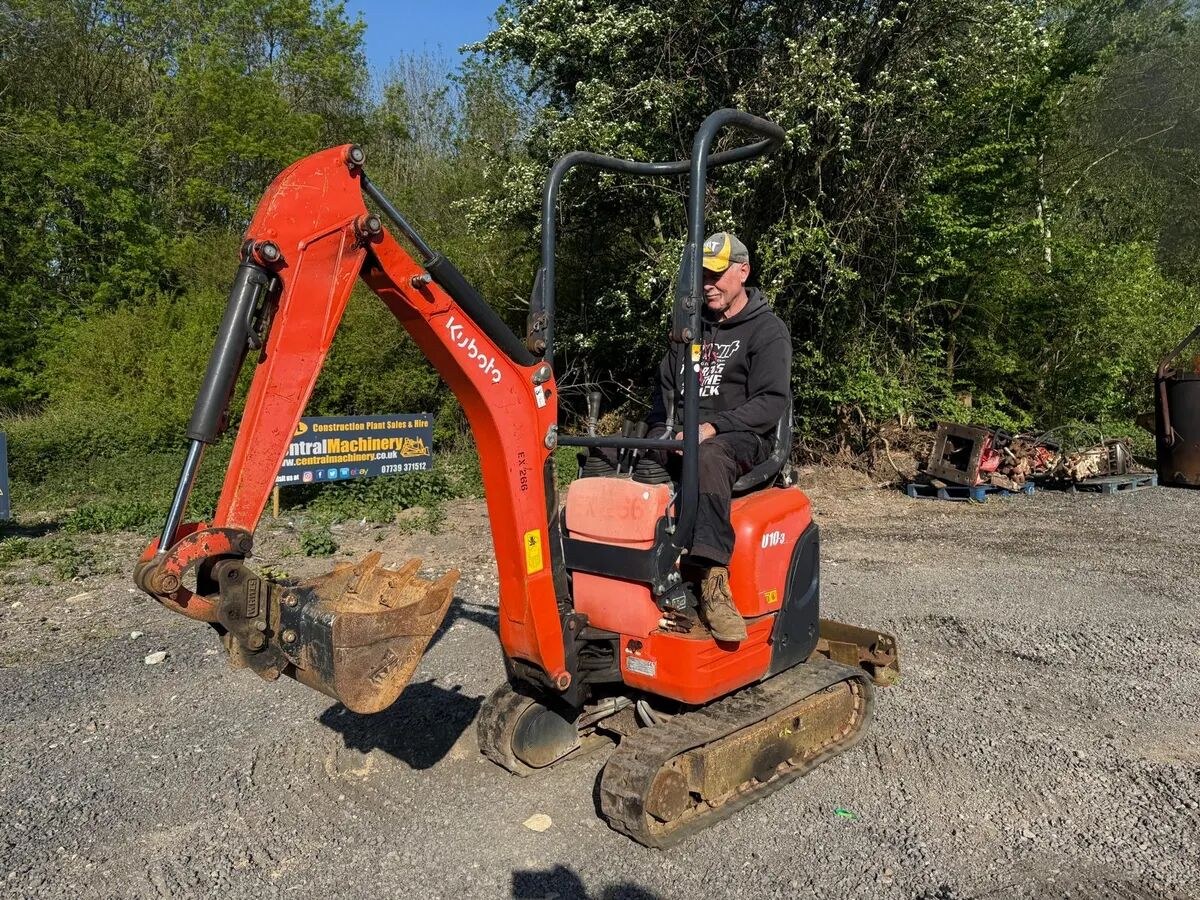 2016 Kubota U10-3 mini excavator, side view 2016 Kubota U10-3 mini excavator, side view