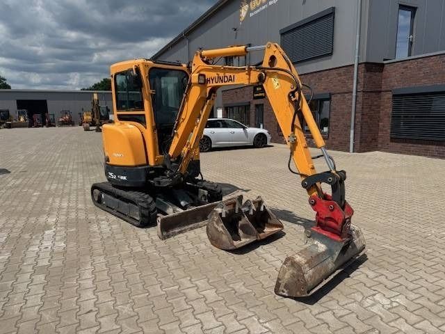 2018 Hyundai R25Z-9 mini excavator, front three-quarter view