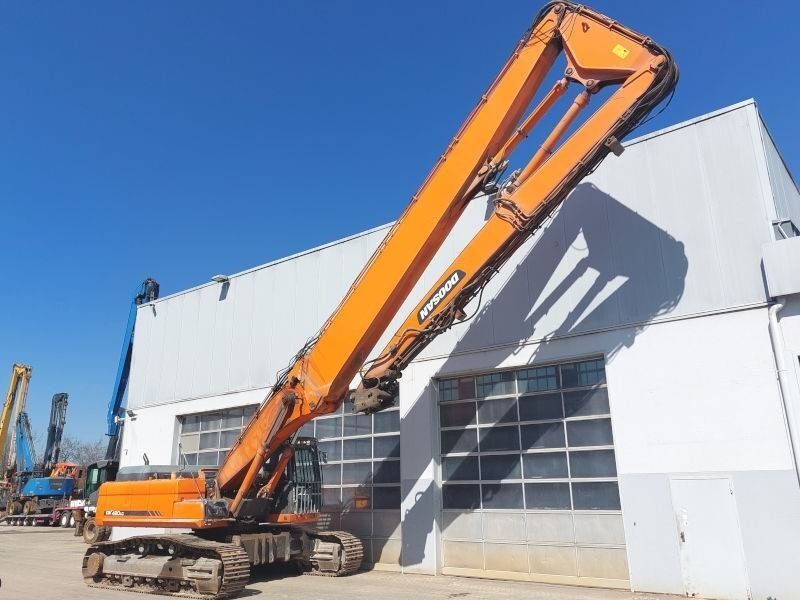 2012 Doosan DX420LC demolition excavator, side view 2012 Doosan DX420LC demolition excavator, side view