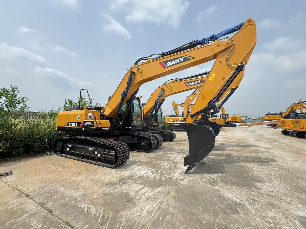2025 Sany SY215H crawler excavator side view