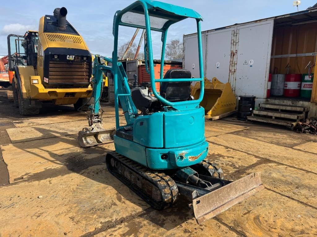 2015 Wacker Neuson EZ17 mini excavator, rear three-quarter view 2015 Wacker Neuson EZ17 mini excavator, rear three-quarter view