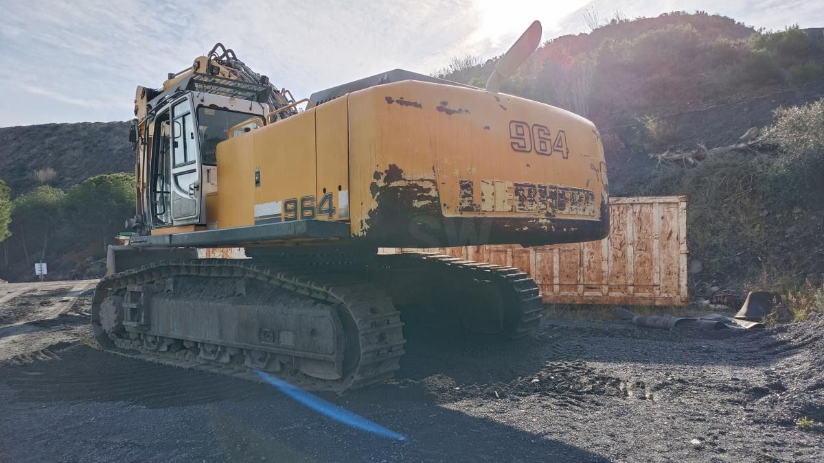 2008 Liebherr R964C crawler excavator rear view 2008 Liebherr R964C crawler excavator rear view