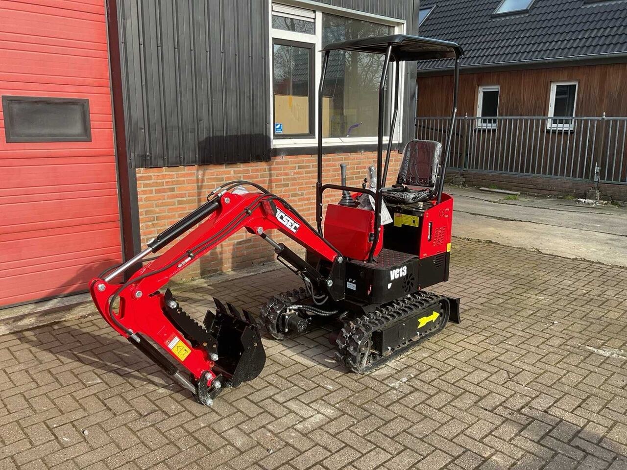 Vicsec VC13 mini excavator, side view Vicsec VC13 mini excavator, side view