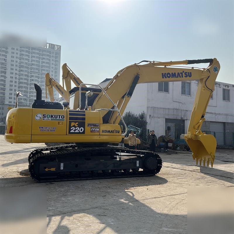 Escavatore cingolato Komatsu PC220-8 del 2022, vista laterale