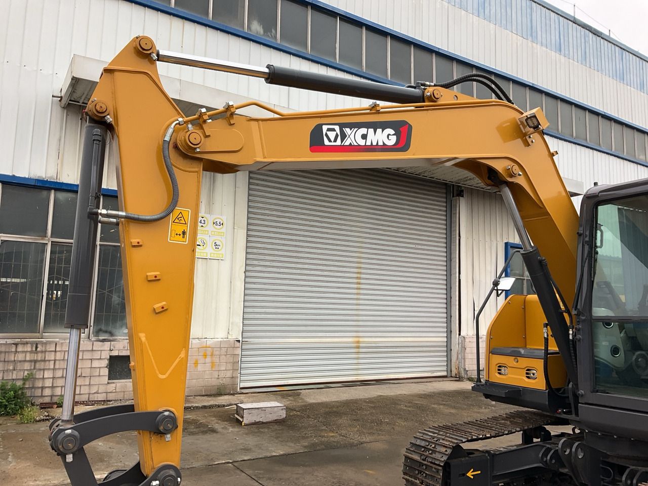 2023 XCMG XE75GA crawler excavator boom and arm detail 2023 XCMG XE75GA crawler excavator boom and arm detail