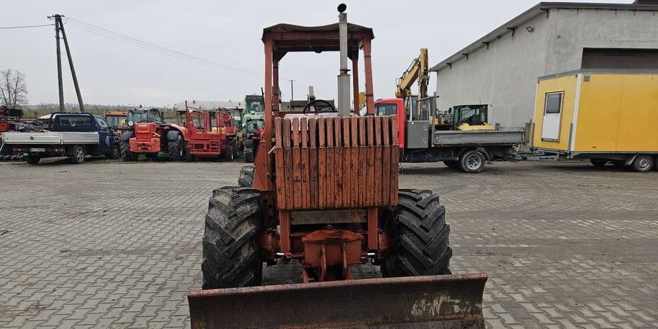 1995 Ditch Witch 7610DD wheel excavator, rear view with blade 1995 Ditch Witch 7610DD wheel excavator, rear view with blade