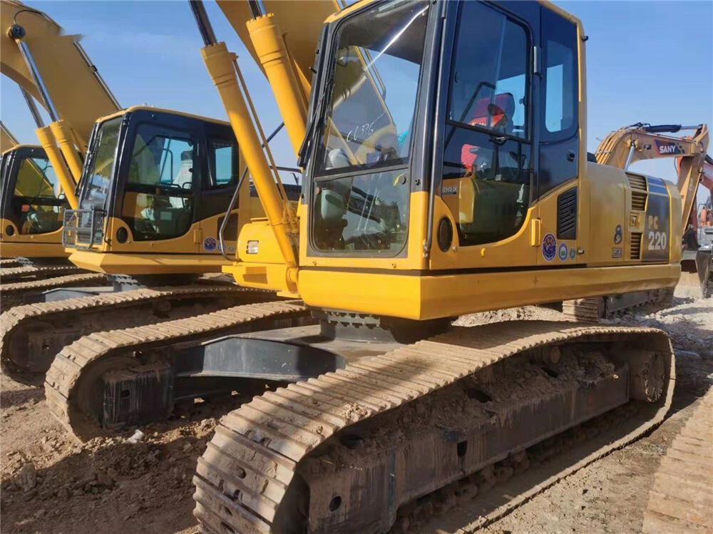 Komatsu PC220 crawler excavator, front three-quarter view Komatsu PC220 crawler excavator, front three-quarter view