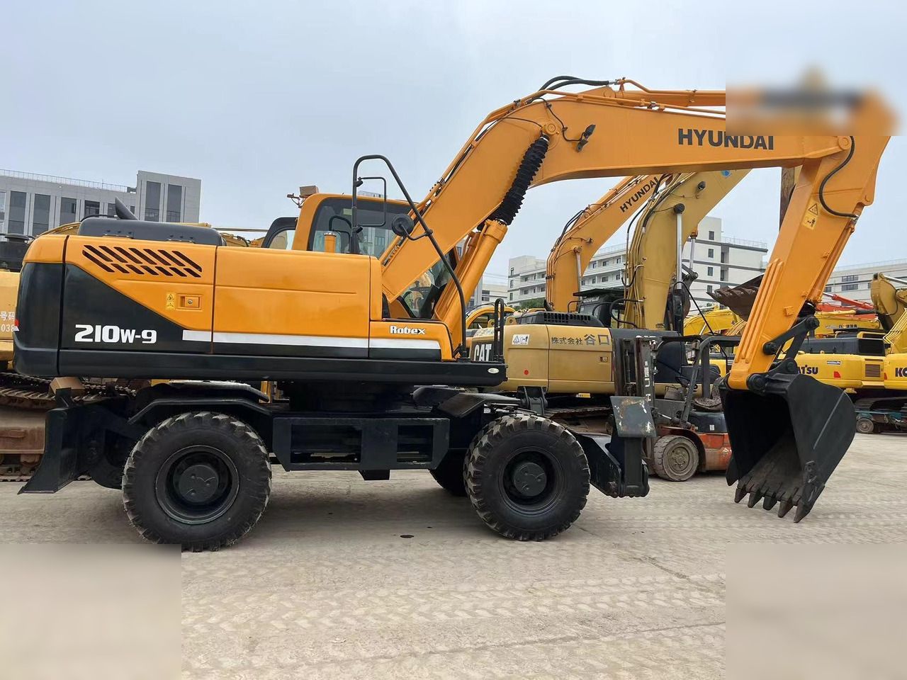 2020 Hyundai 210W-9 wheeled excavator side view