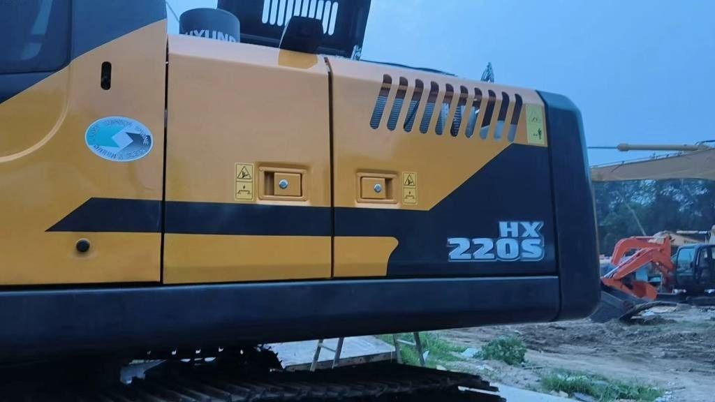 2024 Hyundai HX220S crawler excavator side view 2024 Hyundai HX220S crawler excavator side view