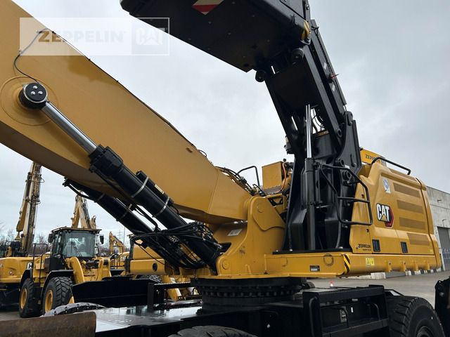 2022 Caterpillar MH3040-07A material handler upper structure view