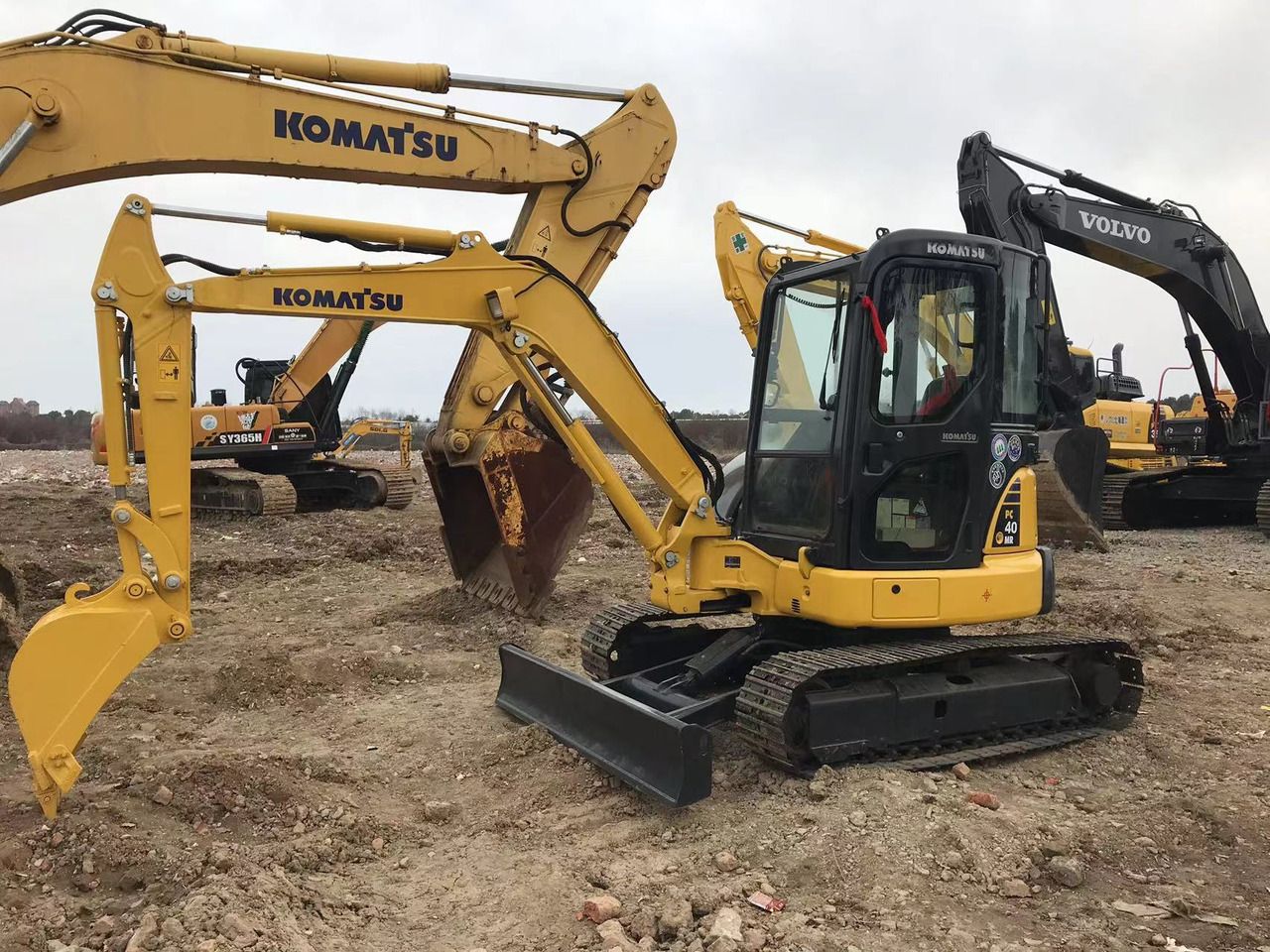 2024 Komatsu PC40MR mini excavator, front three-quarter view 2024 Komatsu PC40MR mini excavator, front three-quarter view