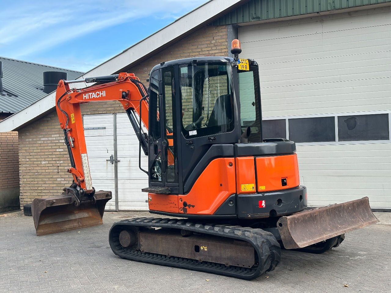 2011 Hitachi ZX52U-3 CLR mini excavator, side view 2011 Hitachi ZX52U-3 CLR mini excavator, side view