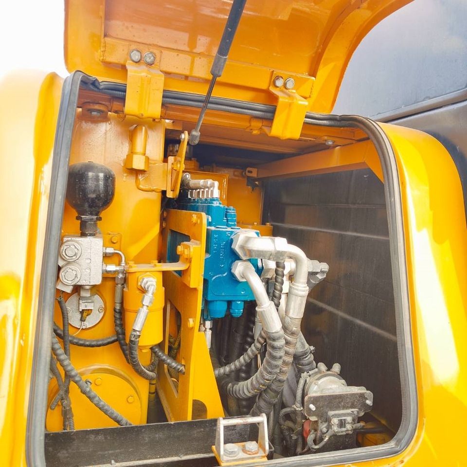 2024 Sany SY60C crawler excavator engine compartment view 2024 Sany SY60C crawler excavator engine compartment view