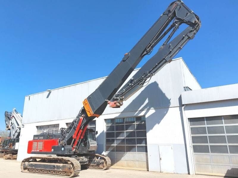 2019 Hitachi KMC600P-6 demolition excavator, side view 2019 Hitachi KMC600P-6 demolition excavator, side view