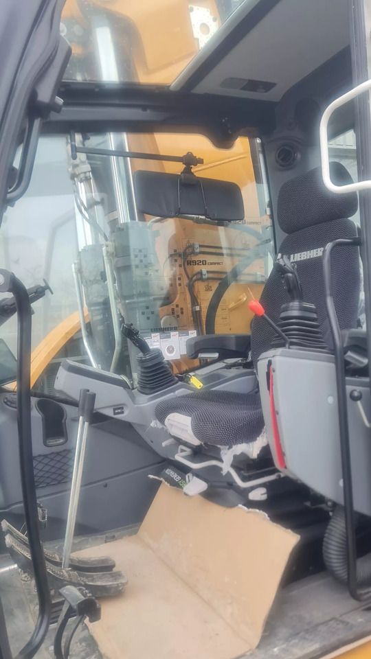 2023 Liebherr R920 COMPACT G6.1-D LITRONIC crawler excavator interior view