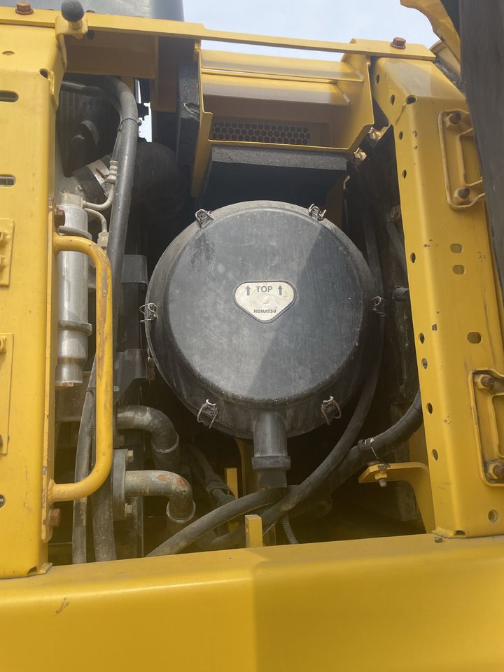 2024 Komatsu PC400-8 crawler excavator engine compartment air filter view 2024 Komatsu PC400-8 crawler excavator engine compartment air filter view