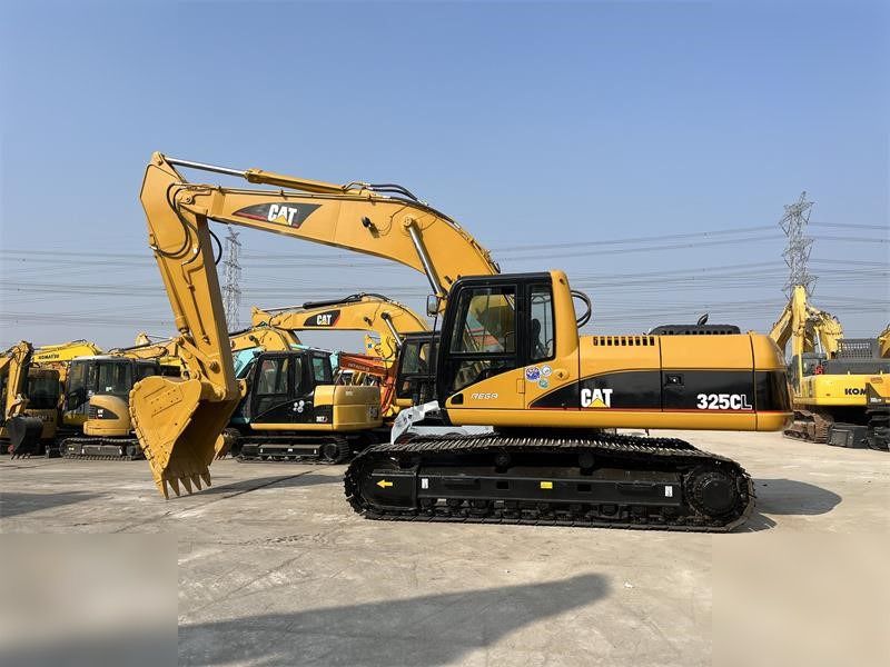 2012 Caterpillar 325CL crawler excavator, side profile view 2012 Caterpillar 325CL crawler excavator, side profile view