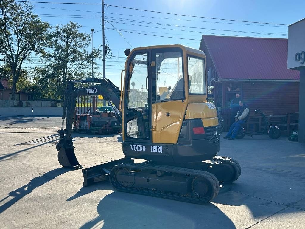 2012 Volvo ECR28 mini excavator, side view 2012 Volvo ECR28 mini excavator, side view