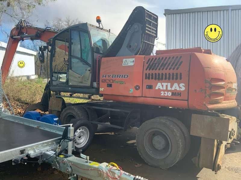 2011 Atlas 230MH material handler, side view