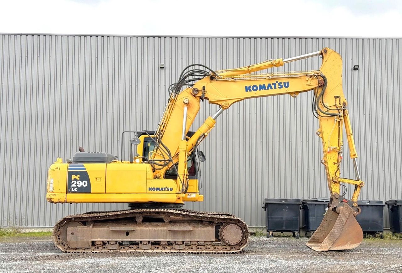 2008 Komatsu PC290LC-8 crawler excavator, side view 2008 Komatsu PC290LC-8 crawler excavator, side view