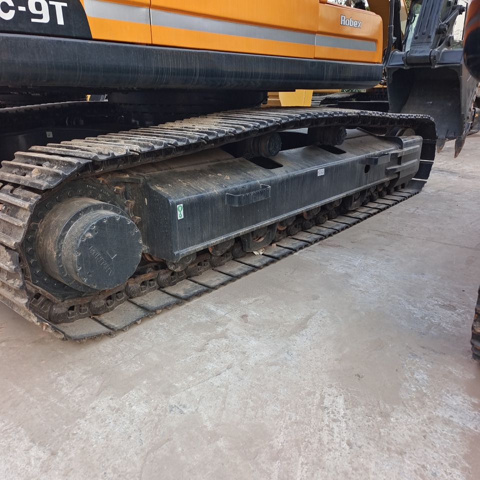 2024 Hyundai R305LC-9T crawler excavator undercarriage view 2024 Hyundai R305LC-9T crawler excavator undercarriage view