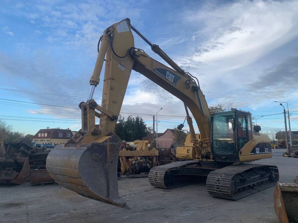 2005 Caterpillar 322C LME crawler excavator, front three-quarter view 2005 Caterpillar 322C LME crawler excavator, front three-quarter view