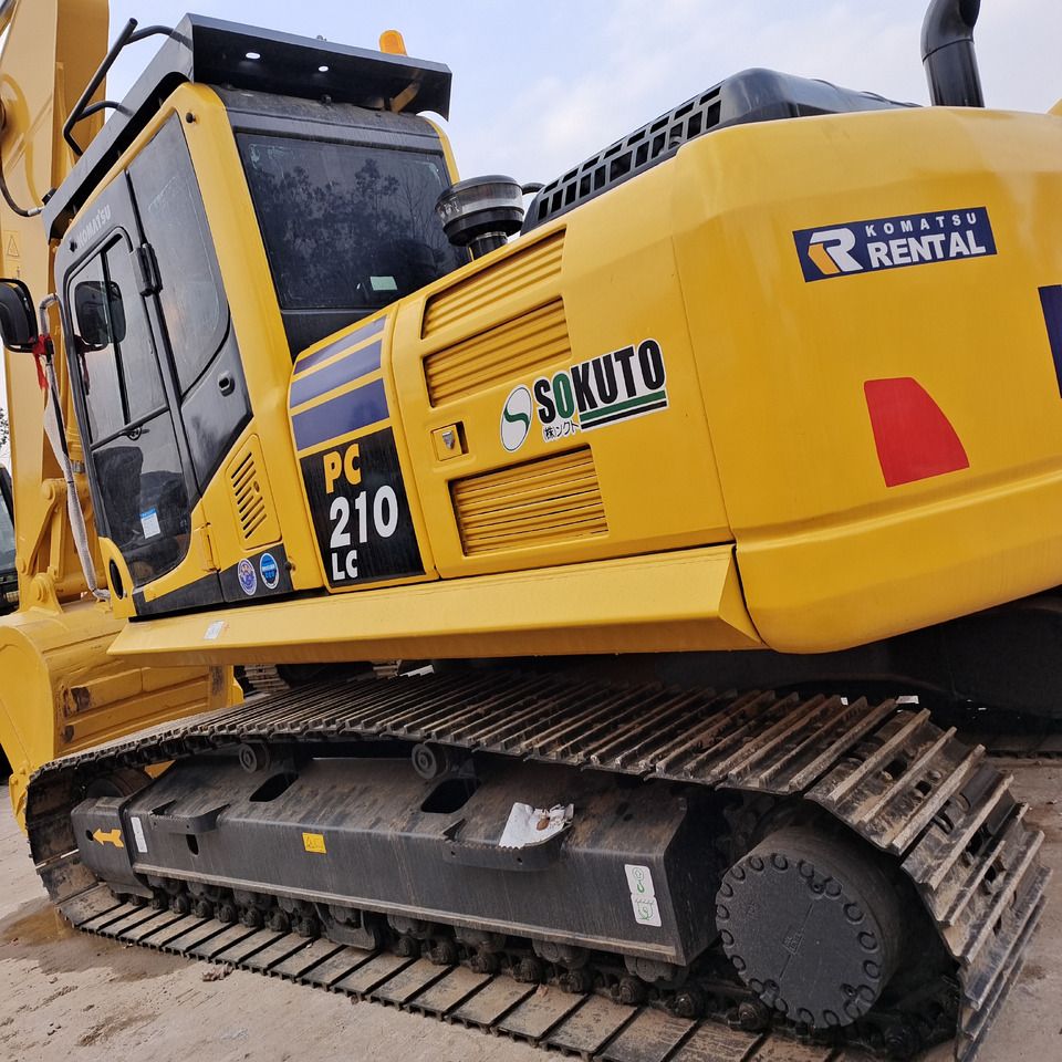 2024 Komatsu PC210LC-8 crawler excavator, side profile view 2024 Komatsu PC210LC-8 crawler excavator, side profile view
