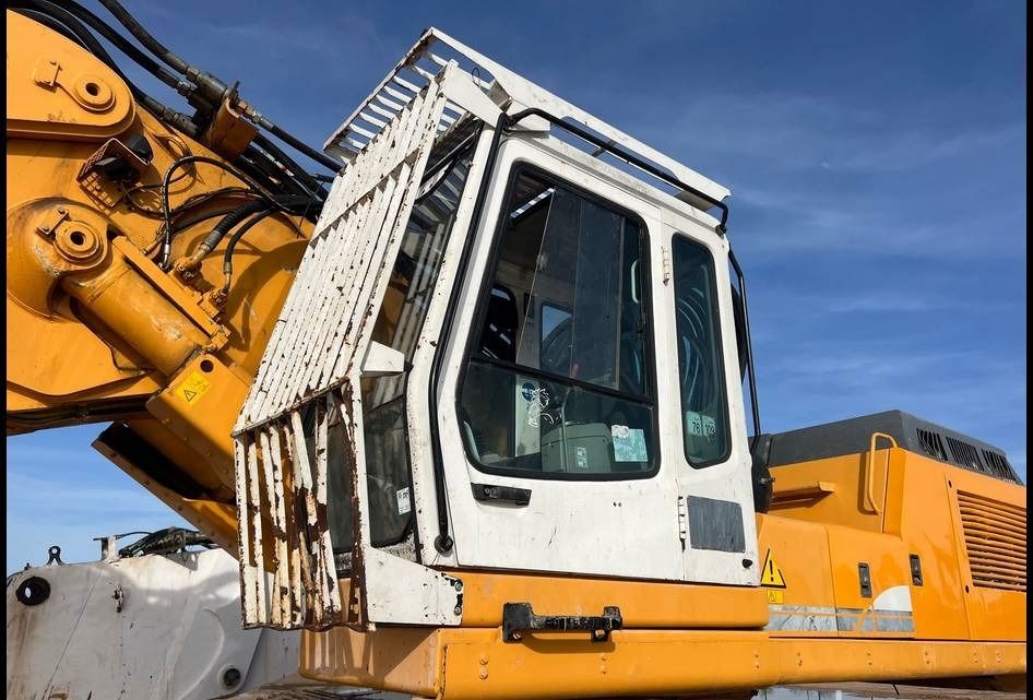 2001 Liebherr R954 B crawler excavator cab and boom detail