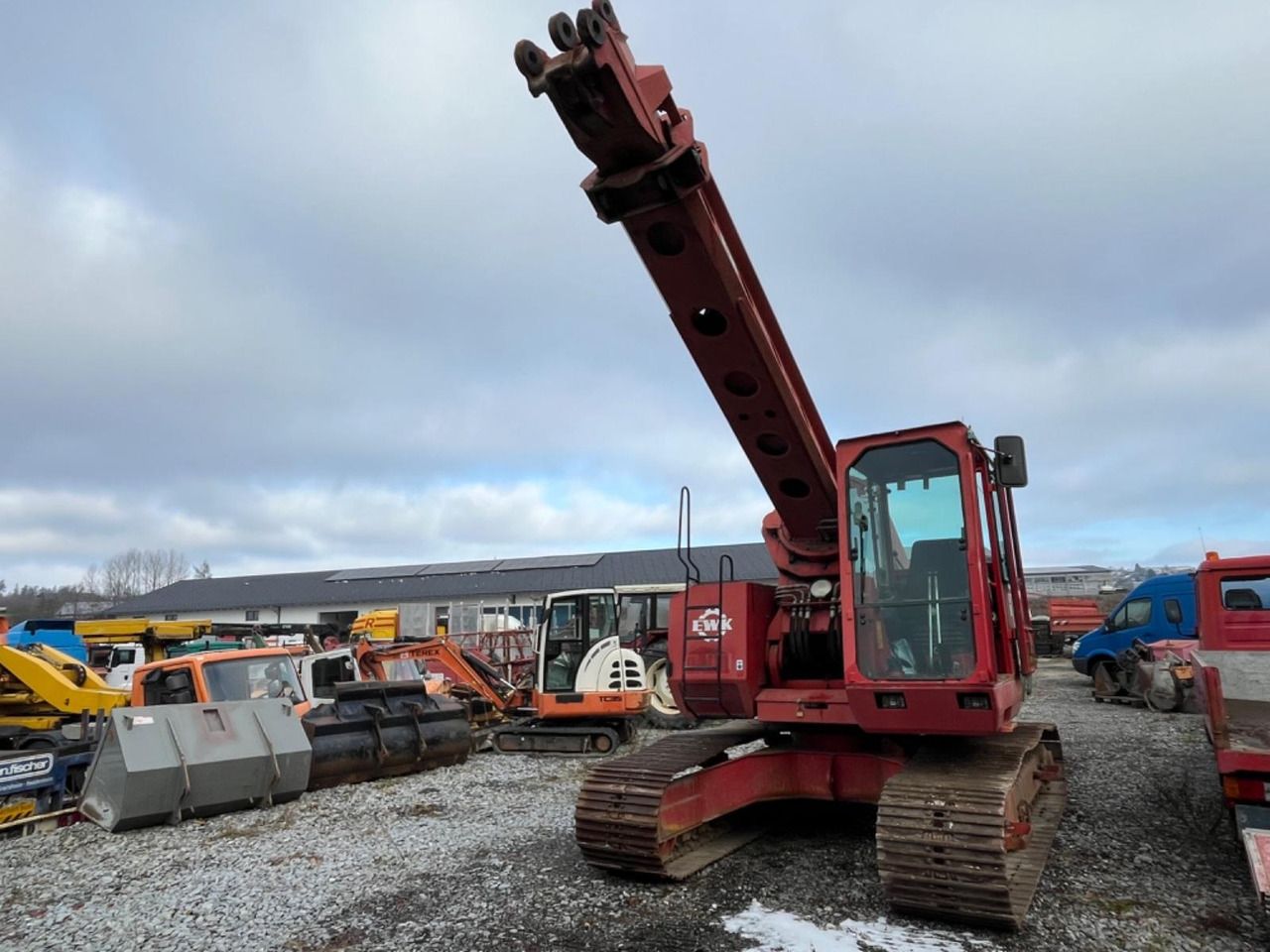 1999 EWK TR 2212 crawler excavator, front view